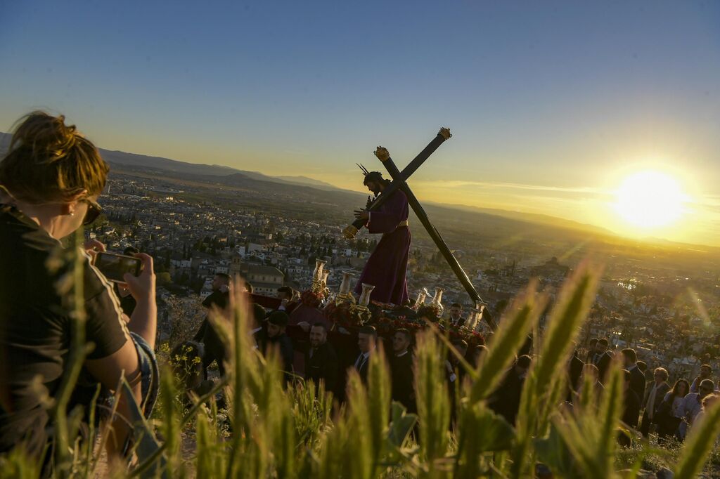 Galer&iacute;a: La Estrella sube en v&iacute;a crucis al Cerro de San Miguel