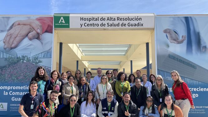 Imagen de la visita al Hospital de Guadix de sanitarios de Brasil
