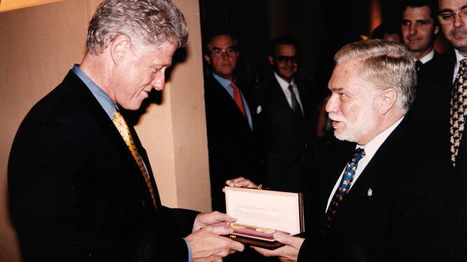 Díaz Berbel junto a Bill Clinton