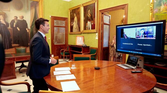 Cuenca mantiene una videoconferencia con la Academia de Cine.