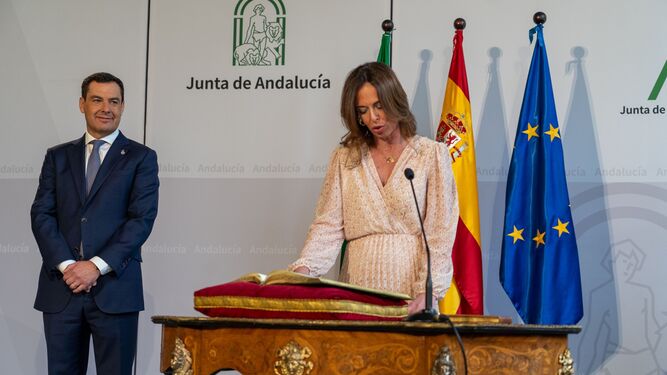 Rocío Díaz toma posesión como nueva consejera de Fomento.