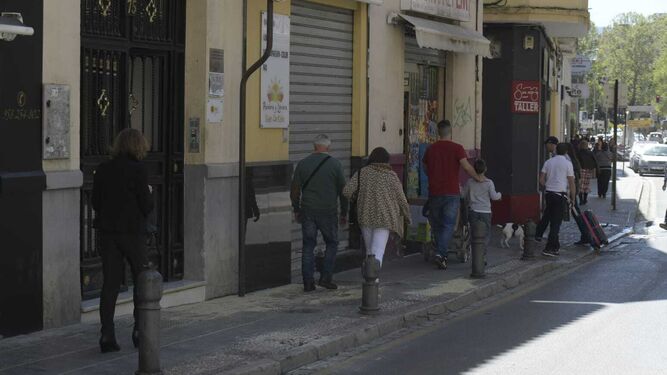 Un coche se sale de la calzada y atropella a siete personas, entre ellos un menor de 14 años, en Granada