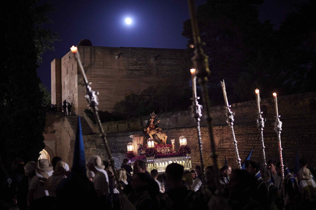 Las mejores fotos de la noche del S&aacute;bado Santo en Granada