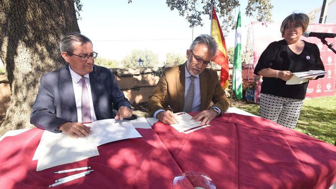 La Diputación de Granada y 28 entidades de la provincia firman el primer Pacto Provincial contra la Despoblación