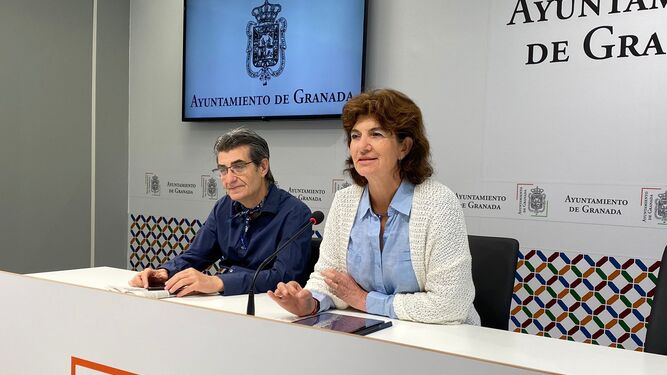 Elisa Cabrerizo y Antonio Cambril, en rueda de prensa sobre los contratos municipales.
