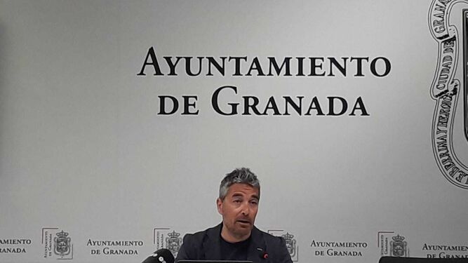 Olivares, en rueda de prensa este miércoles en el Ayuntamiento de Granada.