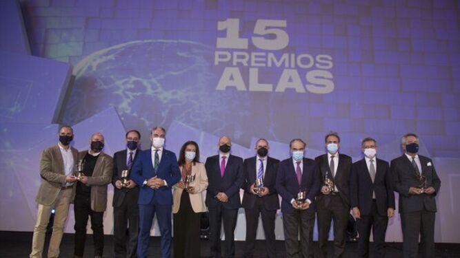 Foto de familia de los ganadores de la última edición de los Premios Alas.