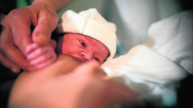 Imagen de archivo de un bebé recien nacido
