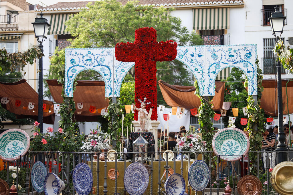 As&iacute; celebra Granada sus Cruces, en im&aacute;genes