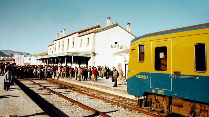 Imagen del 31 de Diciembre 1984, día en el que el último tren pasó por la estación de Baza
