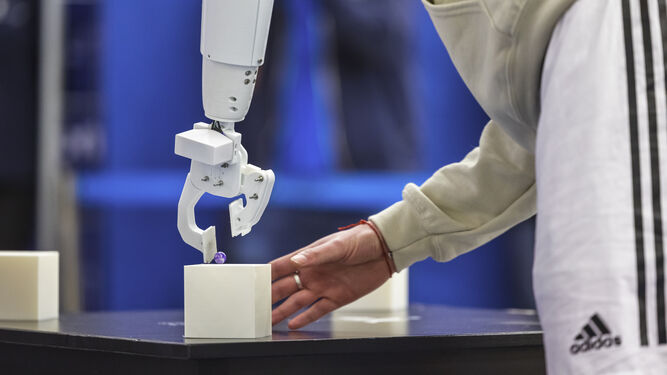 Un grupo de estudiantes españoles crea una prótesis de brazo robótico con impresión 3D