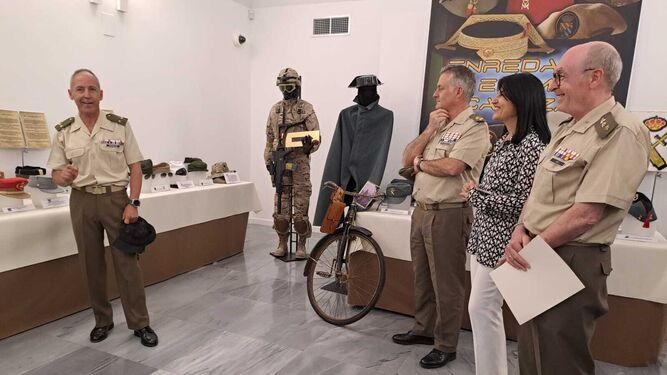 La Subdelegación de Defensa en Granada presenta la  exposición 'Enredado en mi cabeza'