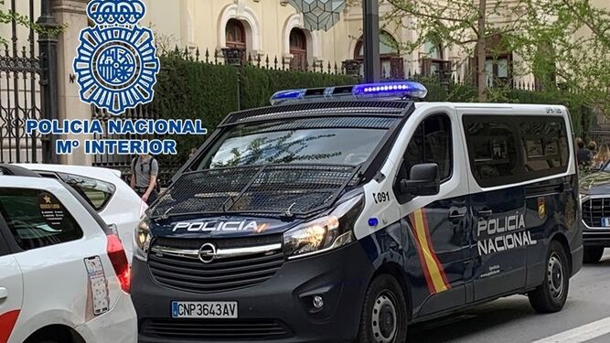 Imagen de archivo de un furgón de la Policía Nacional en Granada