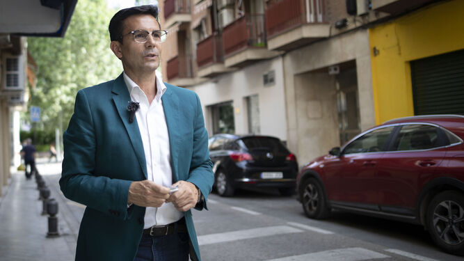 El paseo con Paco Cuenca, candidato del PSOE a la Alcaldía de Granada, en imágenes