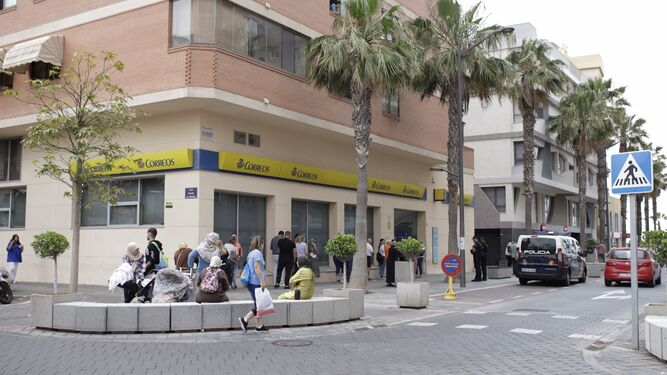 Oficina de Correos en Melilla custodiada por la Policía