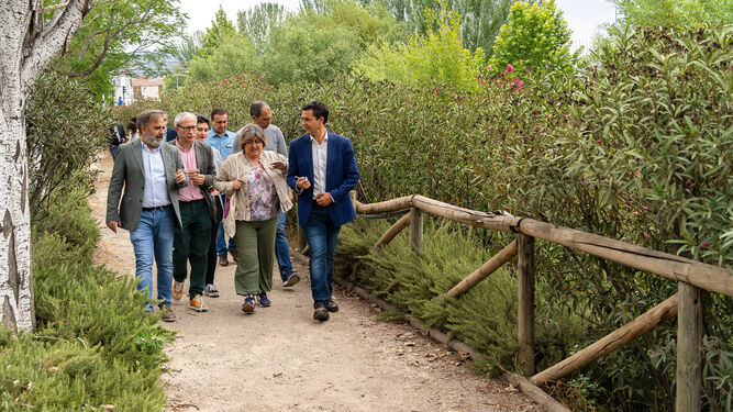 Cuenca se compromete a desarrollar un parque agrario en la Vega de Granada