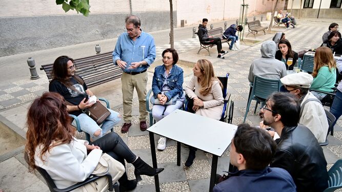 Reunión de Concha Insúa, candidata de Cs a las elecciones de Granada, con vecinos del Realejo