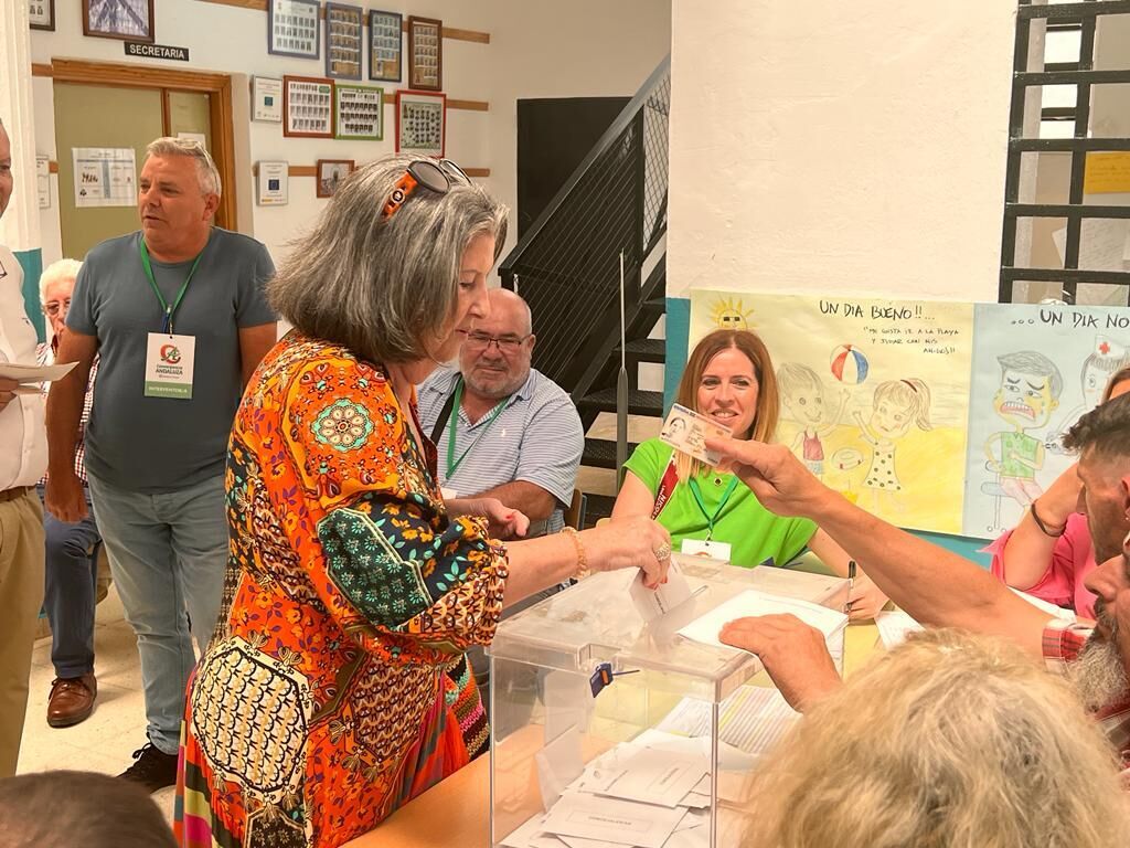 Fotos: as&iacute; est&aacute; votando la Costa de Granada en el inicio de las elecciones municipales 2023