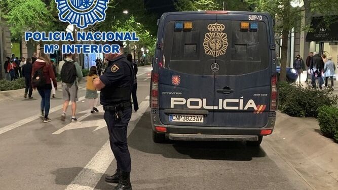 Imagen de archivo de un vehículo policial en Granada