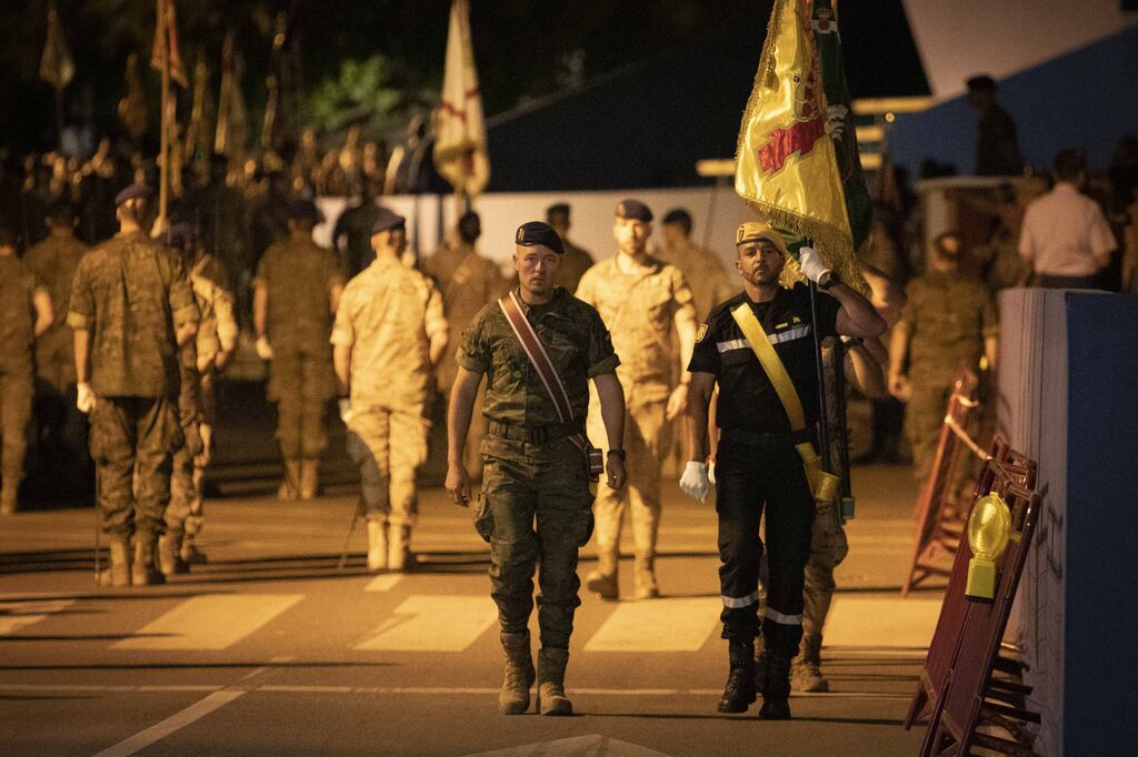 Las Fuerzas Armadas ensayan el desfile por las calles de Granada