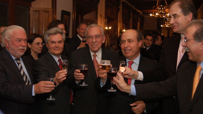 En la imagen, Díaz Berbel, Jara, Camacho, Torres Hurtado, Quero y Moratalla, en la inauguración de la galería de alcaldes.
