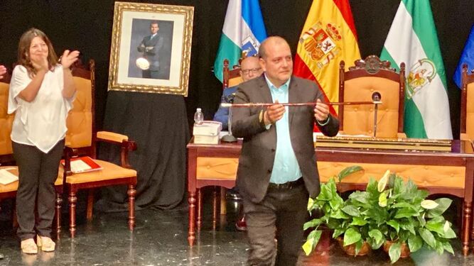 El socialista Javier Ortega se hace con el bastón de mando de Salobreña con los apoyos de