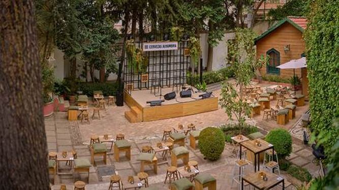 Este oasis urbano repite ubicación en la Cuesta de Gomérez y su apertura coincidirá con la actuación de Arco, el primero de los siete conciertos de Momentos Alhambra que acogerá este espacio.