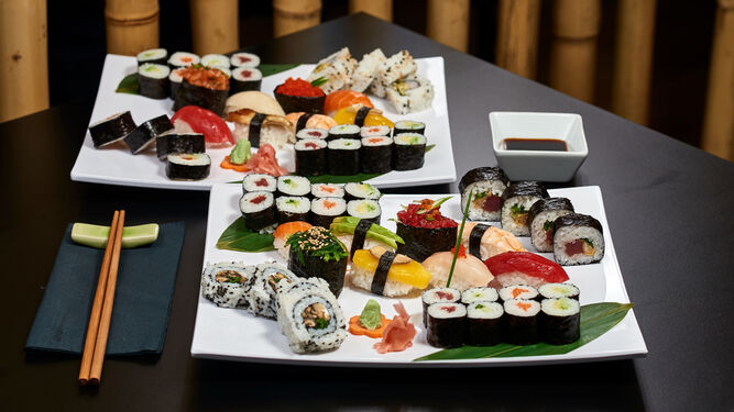 Las bandejas de sushi son el plato principal de Aisushi.