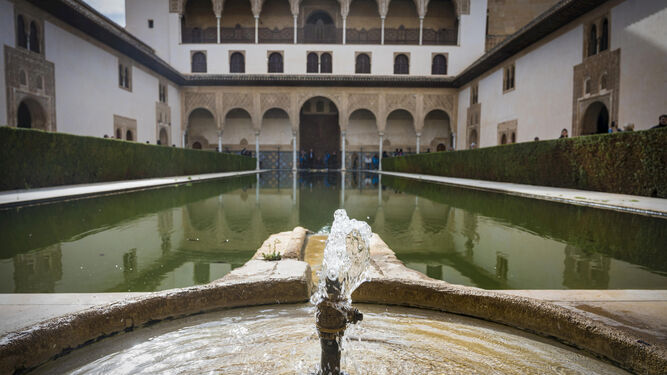 Patio de los Arrayanes de la Alhambra.