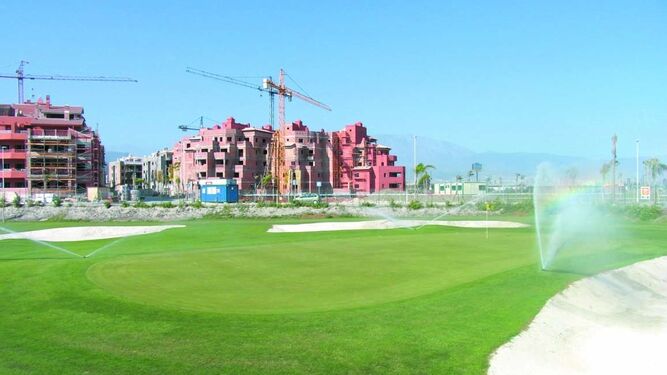 Imagen de archivo de construcción de una promoción en Playa Granada.