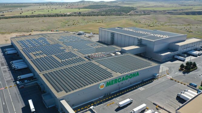 Mercadona prevé invertir este año más de 12 millones en paneles solares en Andalucía