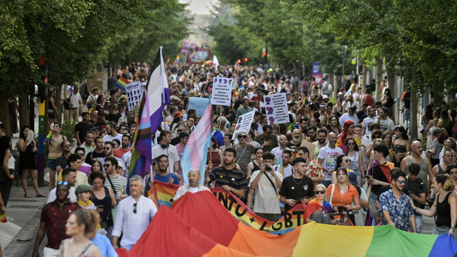 La manifestación del Orgullo convierte a Granada en una fiesta