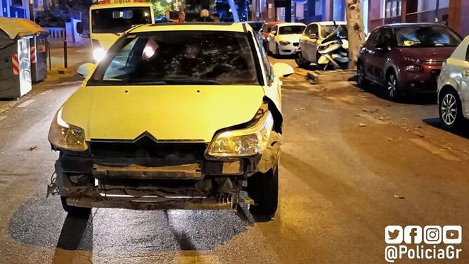 Imagen de uno de los vehículos accidentados colgada en redes por la Policía Local de Granada.