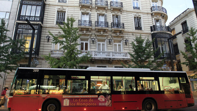 Granada prorroga el descuento en los autobuses urbanos hasta final de año.
