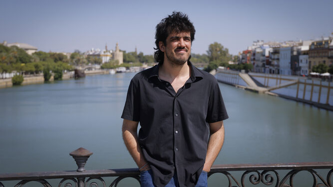 El director Alejandro Marín, instantes previos a la presentación de la cinta en Sevilla.