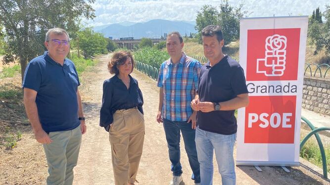 Carmen Calvo, con otros miembros de las candidaturas del PSOE al Congreso y al Senado.