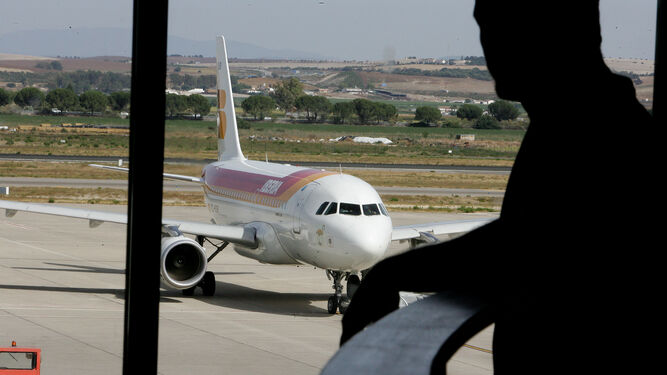 Iberia aumentará sus conexiones aéreas en Granada en la temporada de invierno