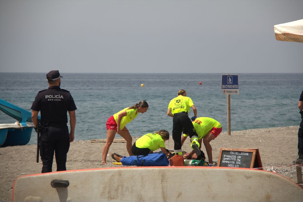 As&iacute; ha sido el simulacro para medir el tiempo de respuesta en las playas de Motril