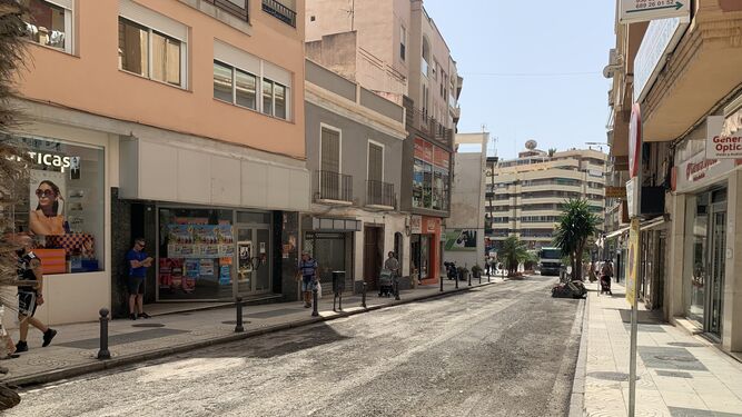 Unos 100.000 euros para mejorar la calzada de la calle Nueva de Motril tras dos décadas sin actuaciones