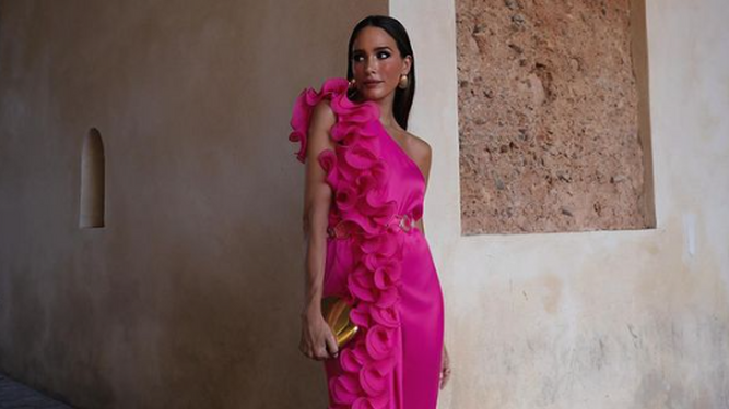 Rocío Osorno versiona el vestido más arriesgado de la colección de Barbie de Zara y se marca el mejor look del verano.