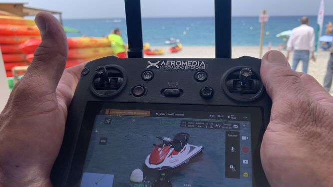 Almuñécar refuerza el control de playas y motos de agua con la vigilancia aérea de un dron