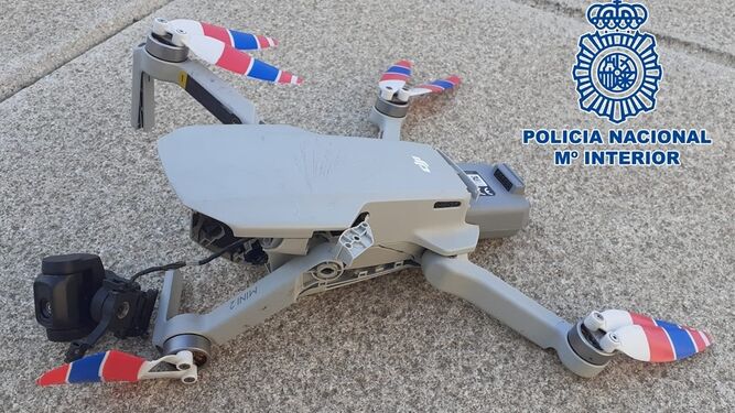 Dron interceptado por la Policía Nacional.