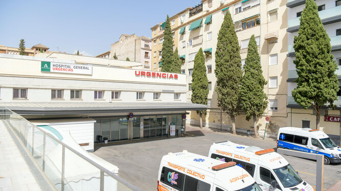 Imagen de archivo del acceso a Urgencias del Hospital Virgen de las Nieves de Granada