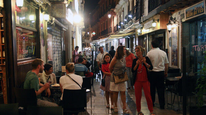 La ruta de los bares de Granada para comentar el día de elecciones