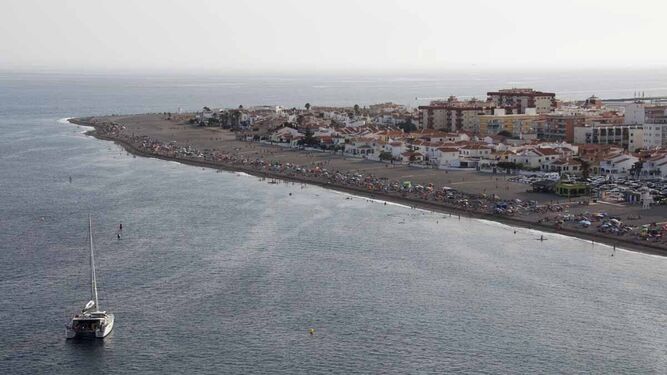Cuatro playas Granada indicadas para acudir con niños