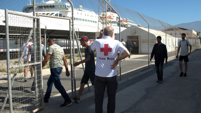 Imagen de la llegada de los inmigrantes a las instalaciones del Puerto de Motril