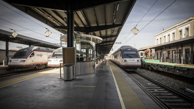 Trenes Avant de la Serie 104 en la Estación de Granada