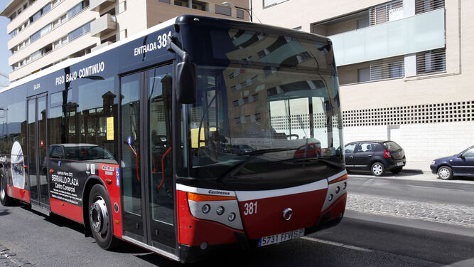 Imagen de archivo de un autobús de Granada capital