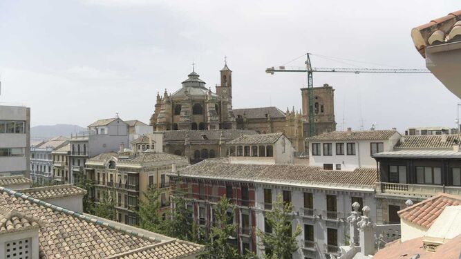 Vista panorámica de la Catedral de Granada, en la que se puede ver donde se ubicará el mirador