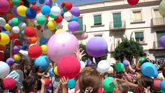 Almuñécar inaugura sus fiestas patronales con una gran suelta de globos